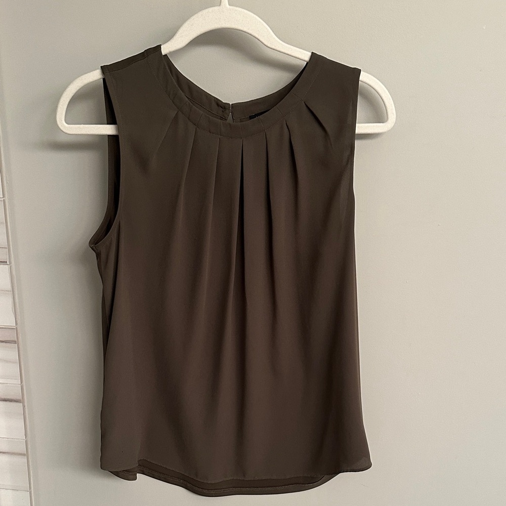 Elegant Sleeveless Olive  Top